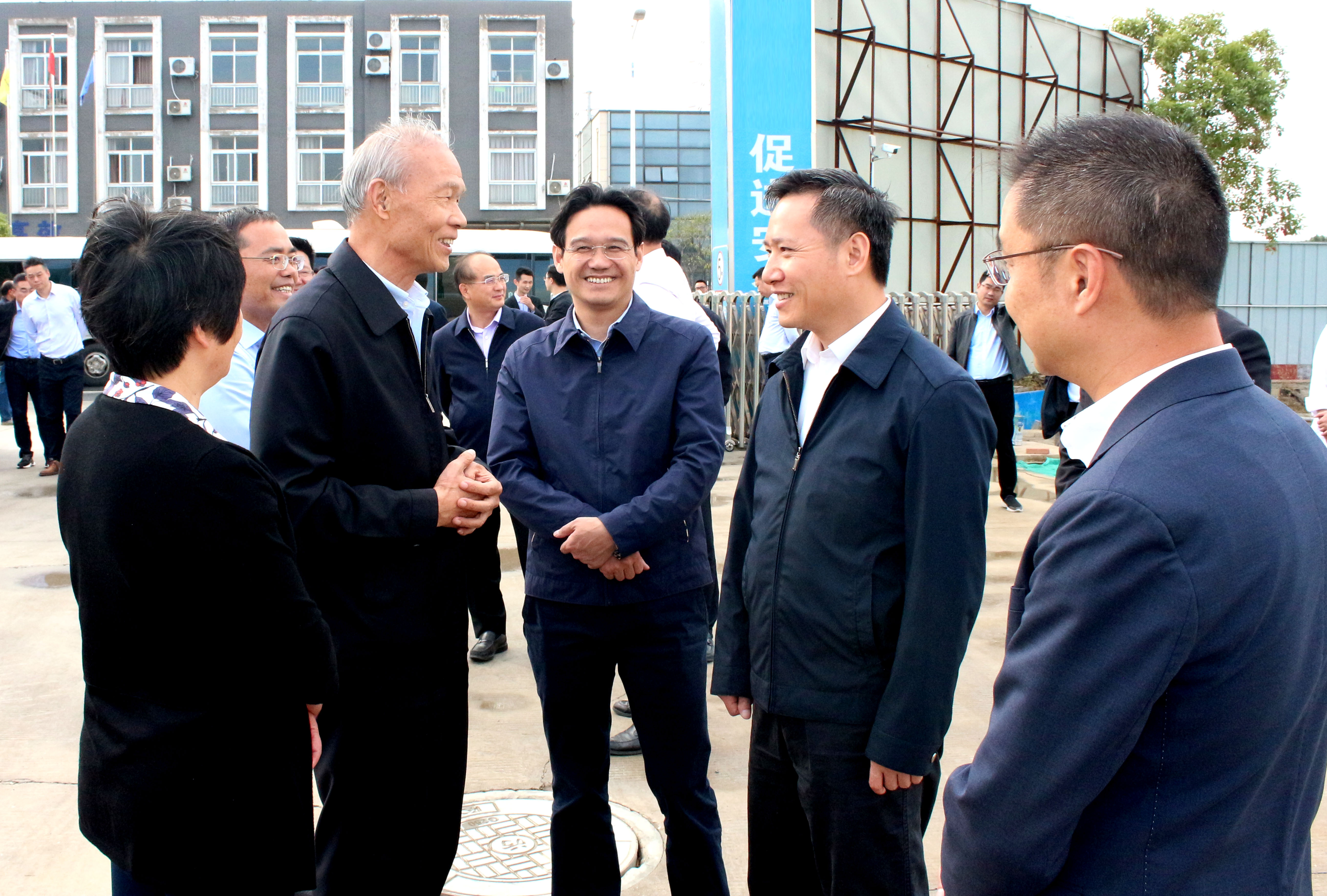 溧阳市四套班子向导一行来鸿运国际电缆新厂区督查